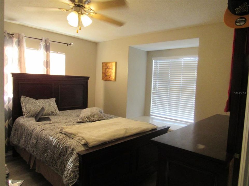 Под контрактом: $330,000 (3 спален, 2 ванн, 1351 Квадратных фут)