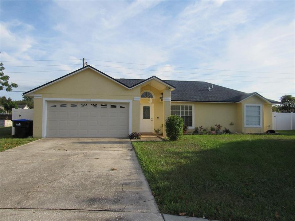 Под контрактом: $330,000 (3 спален, 2 ванн, 1351 Квадратных фут)