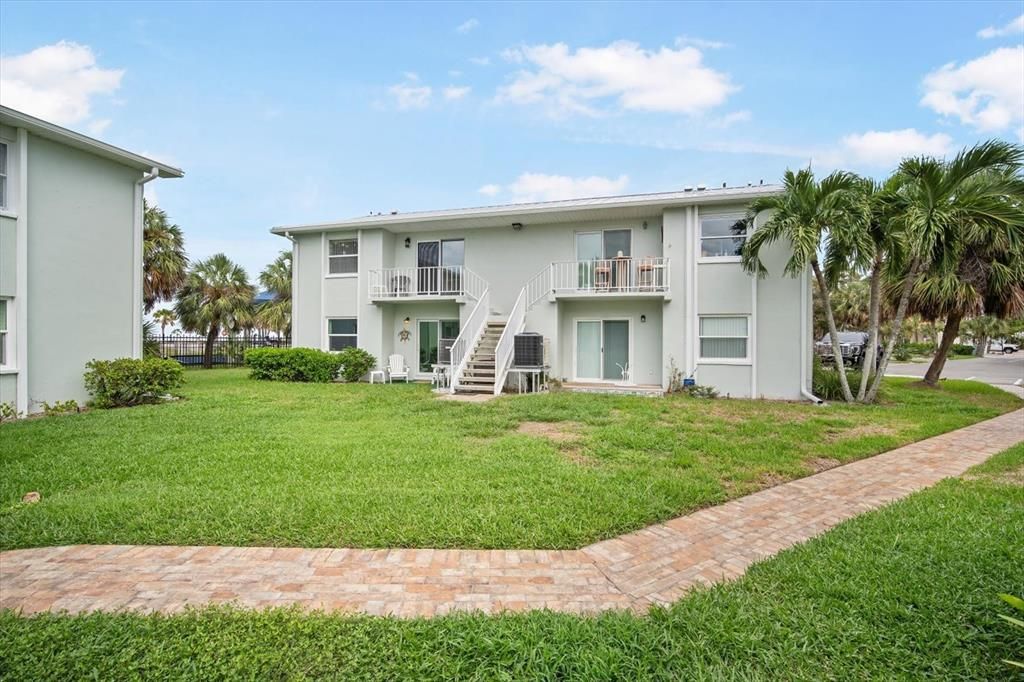 合同活跃: $545,000 (2 贝兹, 1 浴室, 822 平方英尺)