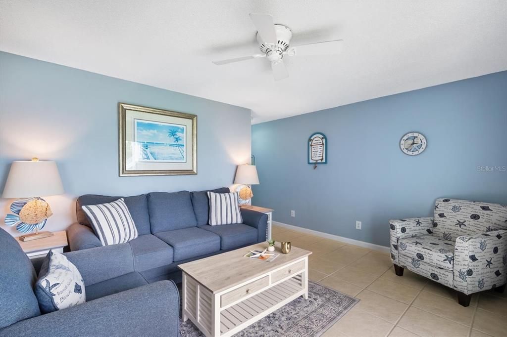 合同活跃: $545,000 (2 贝兹, 1 浴室, 822 平方英尺)