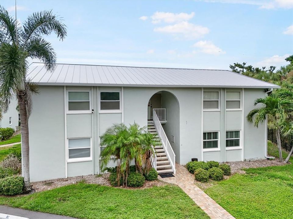 合同活跃: $545,000 (2 贝兹, 1 浴室, 822 平方英尺)