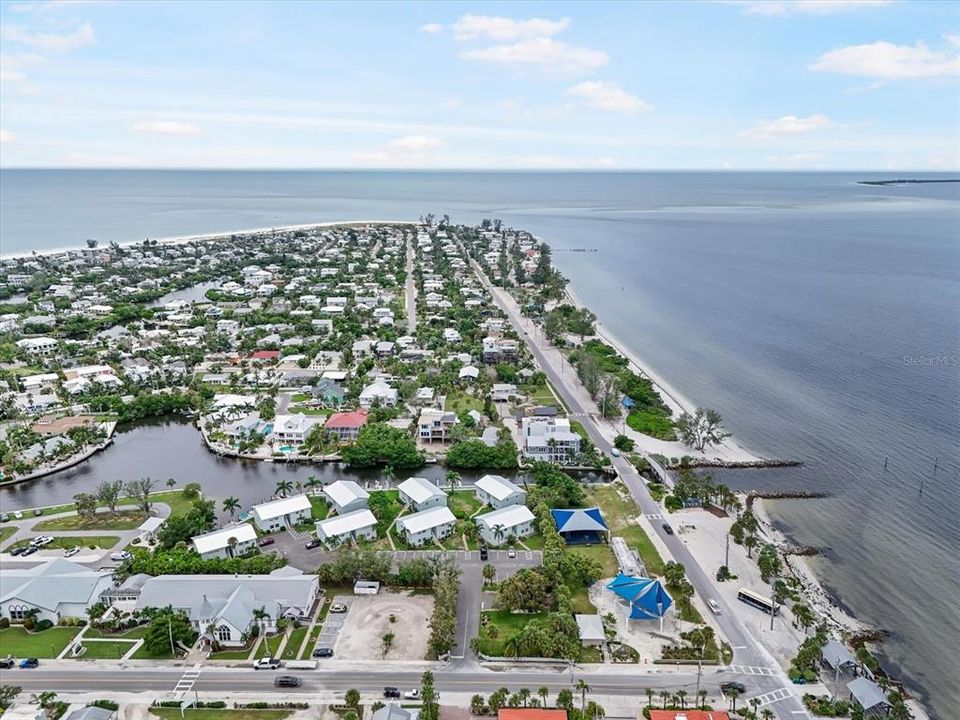 合同活跃: $545,000 (2 贝兹, 1 浴室, 822 平方英尺)