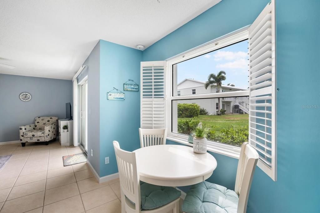 合同活跃: $545,000 (2 贝兹, 1 浴室, 822 平方英尺)