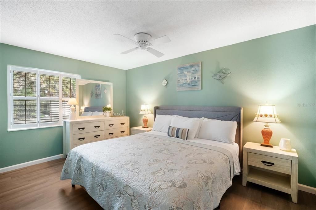 合同活跃: $545,000 (2 贝兹, 1 浴室, 822 平方英尺)