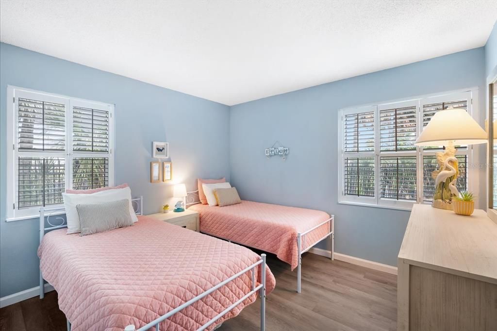 合同活跃: $545,000 (2 贝兹, 1 浴室, 822 平方英尺)