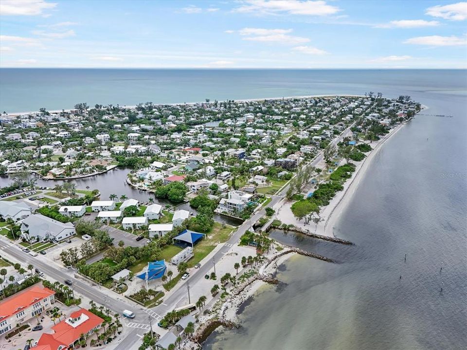 合同活跃: $545,000 (2 贝兹, 1 浴室, 822 平方英尺)