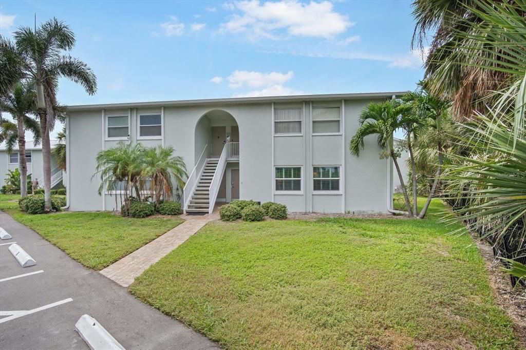 合同活跃: $545,000 (2 贝兹, 1 浴室, 822 平方英尺)