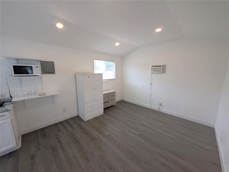 В аренду: $1,100 (1 спален, 1 ванн, 264 Квадратных фут)