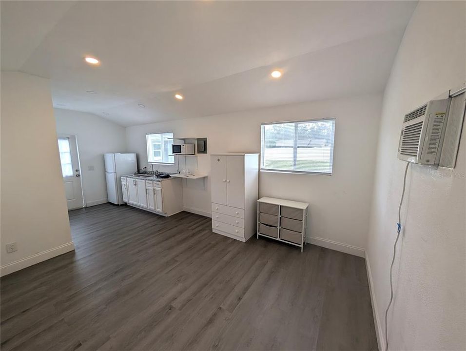 В аренду: $1,100 (1 спален, 1 ванн, 264 Квадратных фут)