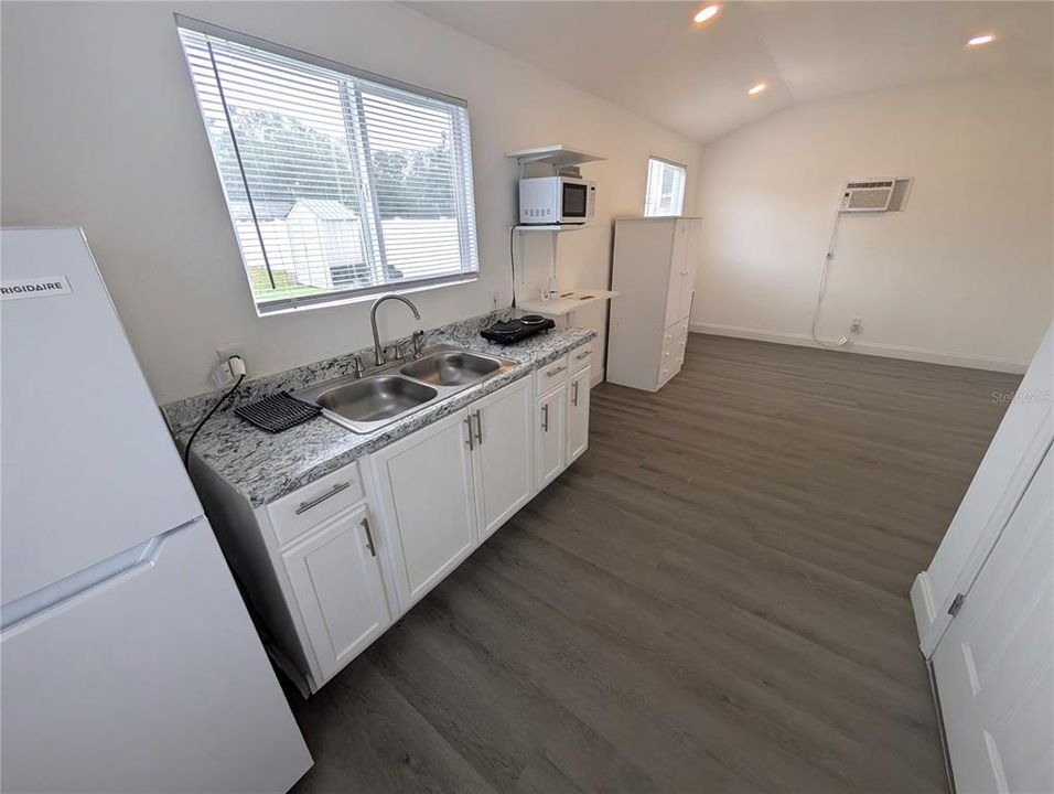 В аренду: $1,100 (1 спален, 1 ванн, 264 Квадратных фут)