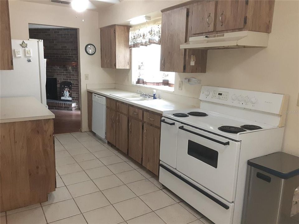 На продажу: $259,000 (3 спален, 2 ванн, 1325 Квадратных фут)