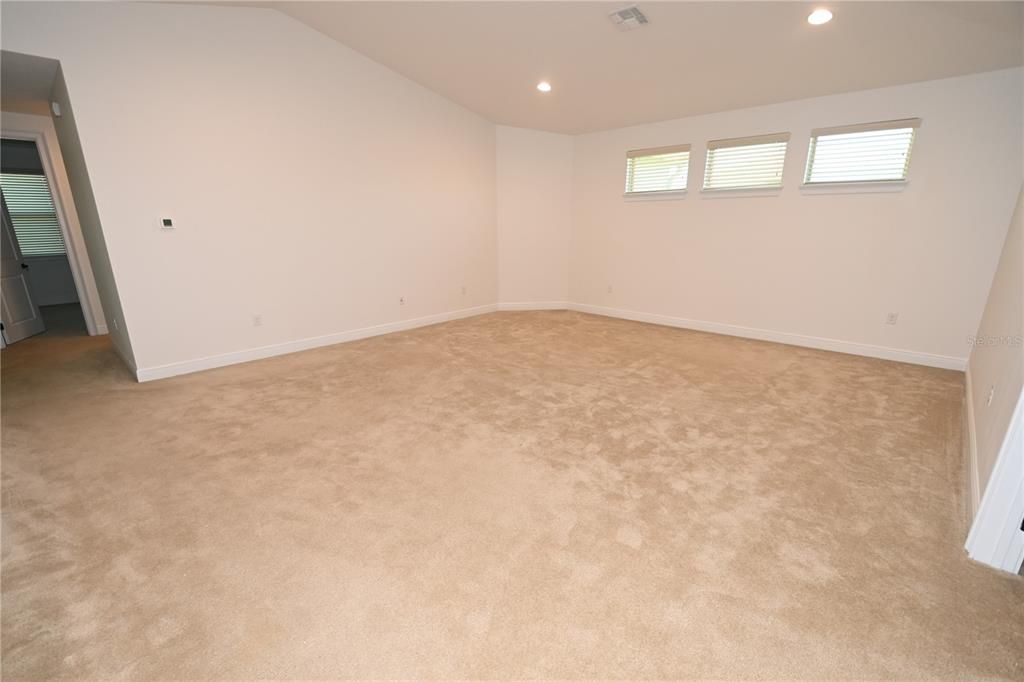 出租: $5,800 (6 贝兹, 4 浴室, 5742 平方英尺)