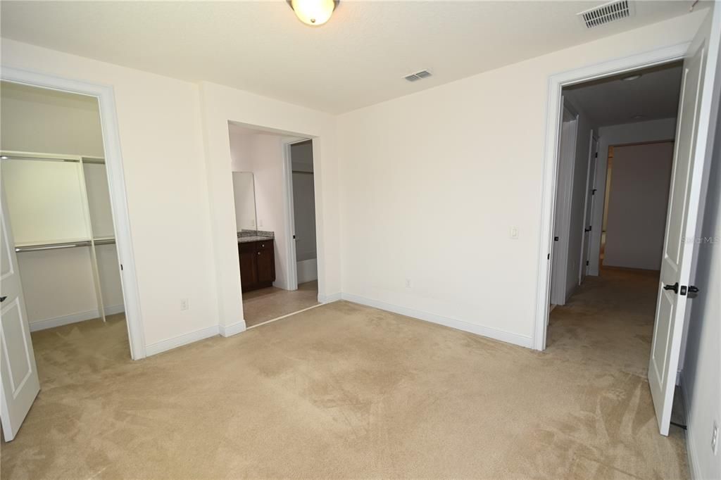 出租: $5,800 (6 贝兹, 4 浴室, 5742 平方英尺)