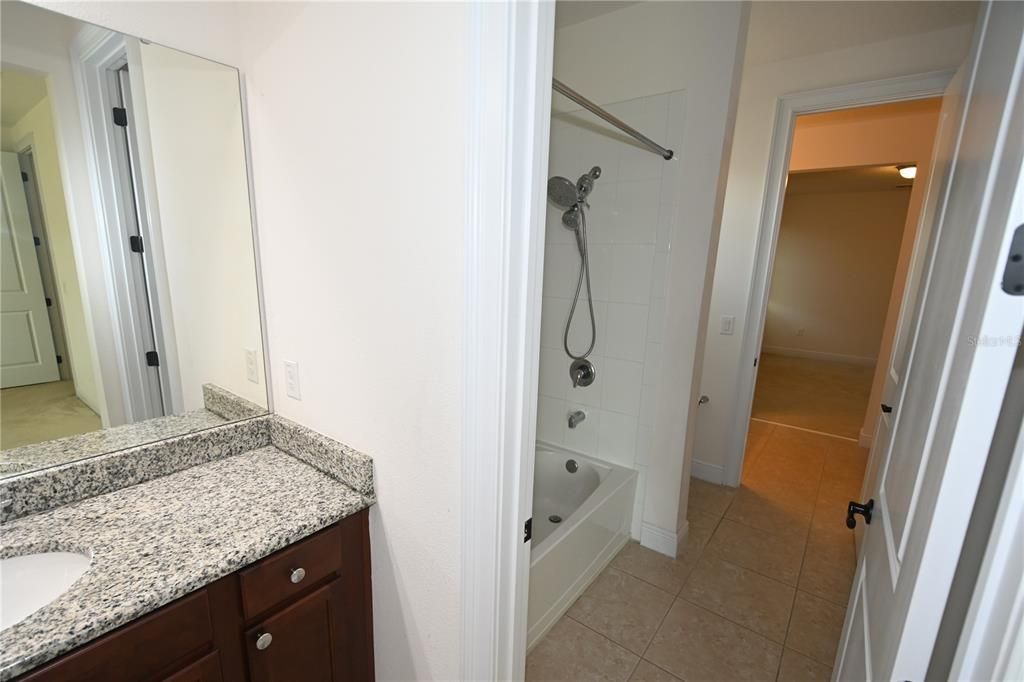 出租: $5,800 (6 贝兹, 4 浴室, 5742 平方英尺)