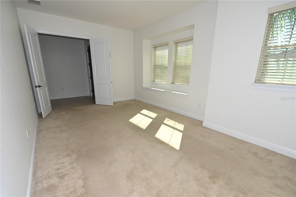 出租: $5,800 (6 贝兹, 4 浴室, 5742 平方英尺)