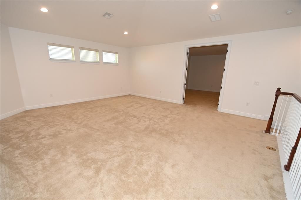 出租: $5,800 (6 贝兹, 4 浴室, 5742 平方英尺)