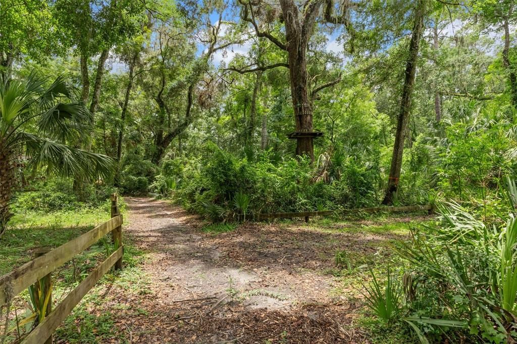 На продажу: $999,000 (36.50 acres)