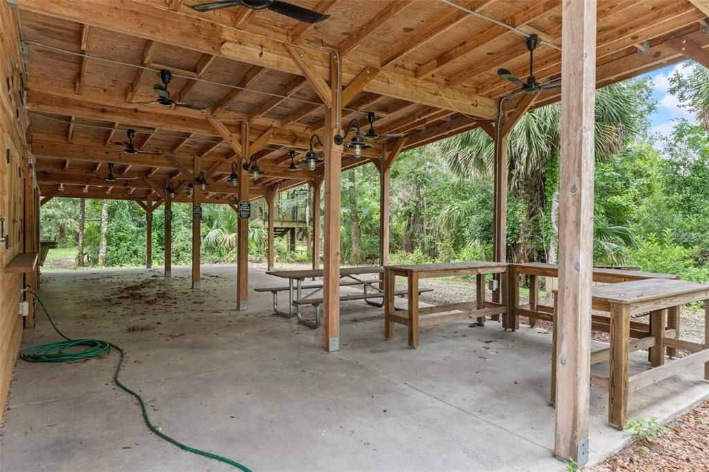 На продажу: $999,000 (36.50 acres)