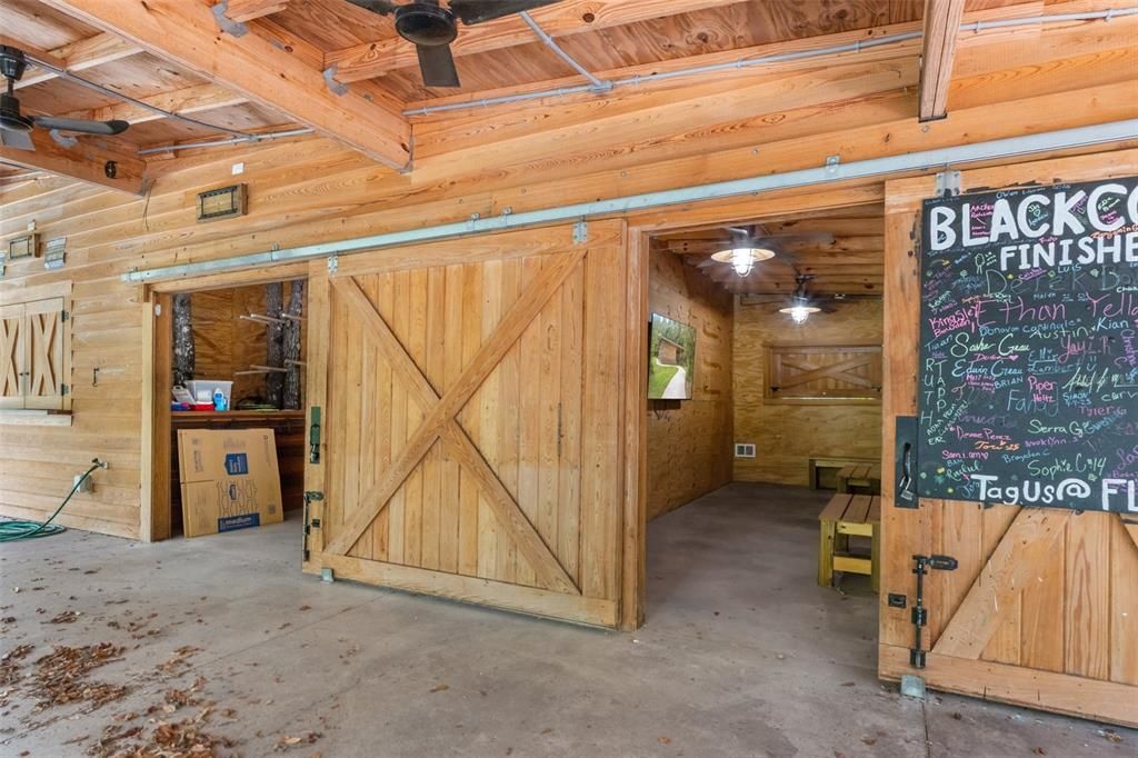 На продажу: $999,000 (36.50 acres)