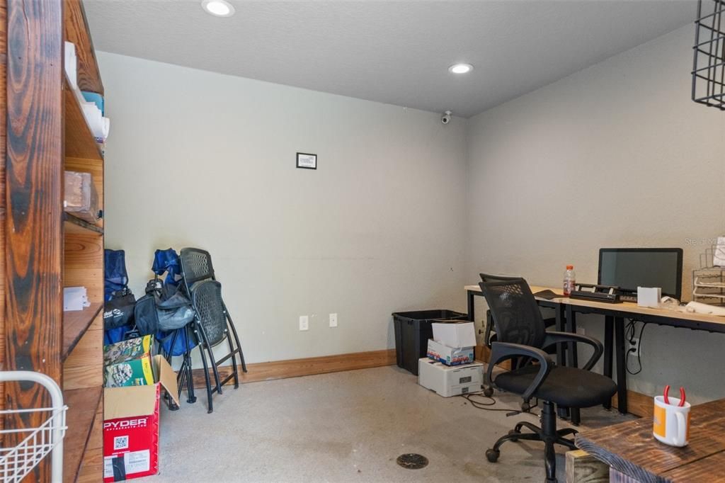 На продажу: $999,000 (36.50 acres)