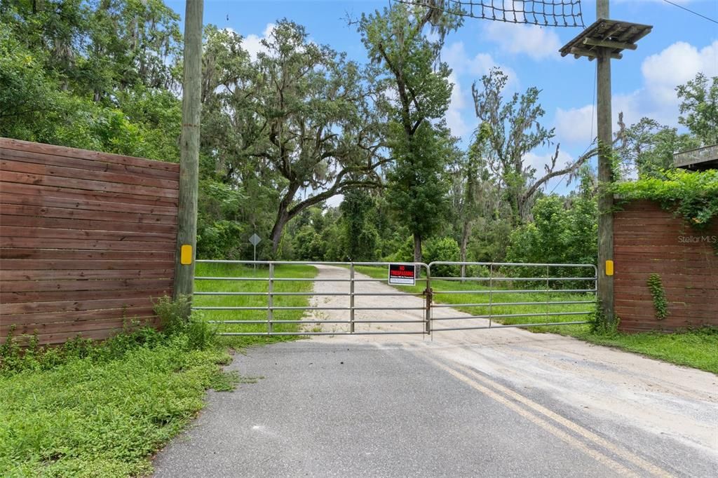 На продажу: $999,000 (36.50 acres)