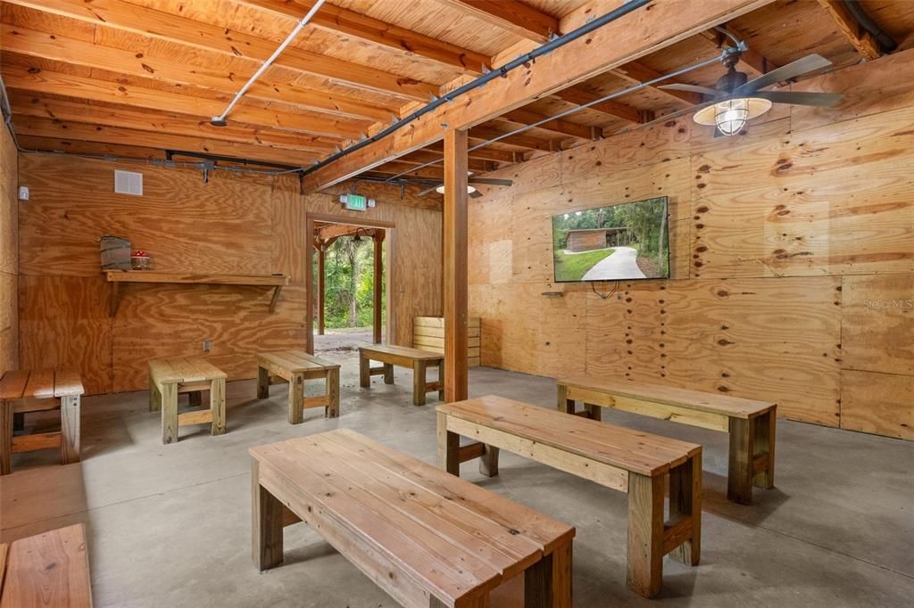 На продажу: $999,000 (36.50 acres)