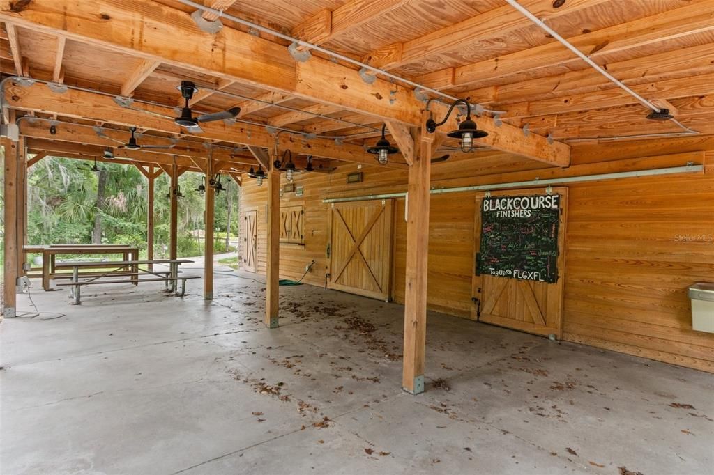 На продажу: $999,000 (36.50 acres)