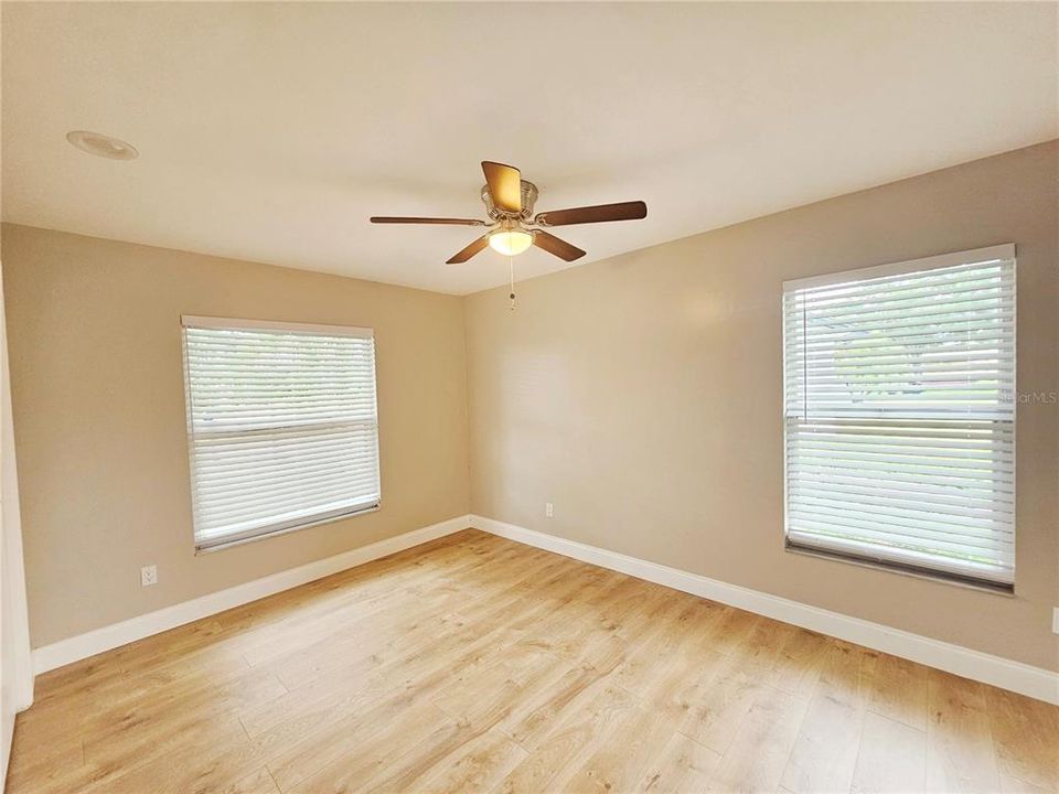 合同活跃: $2,795 (3 贝兹, 2 浴室, 1775 平方英尺)