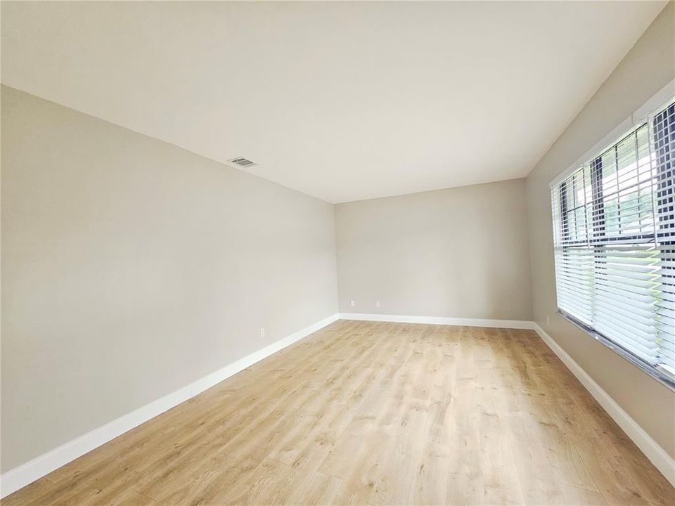 合同活跃: $2,795 (3 贝兹, 2 浴室, 1775 平方英尺)