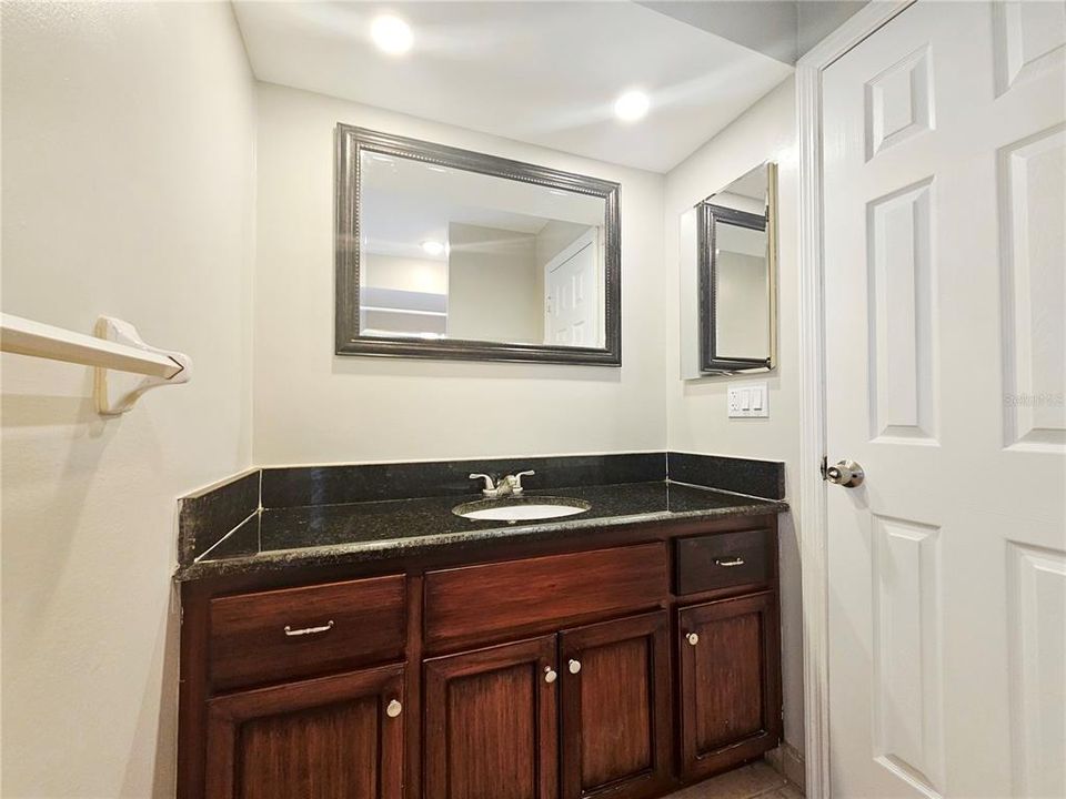 合同活跃: $2,795 (3 贝兹, 2 浴室, 1775 平方英尺)