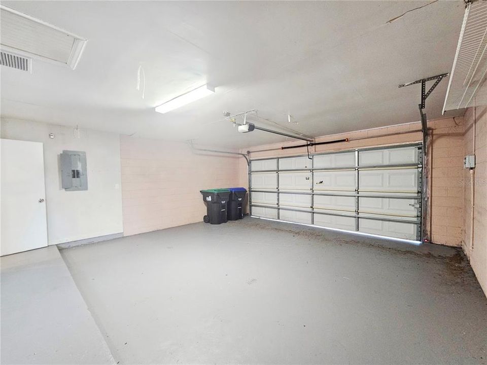 合同活跃: $2,795 (3 贝兹, 2 浴室, 1775 平方英尺)