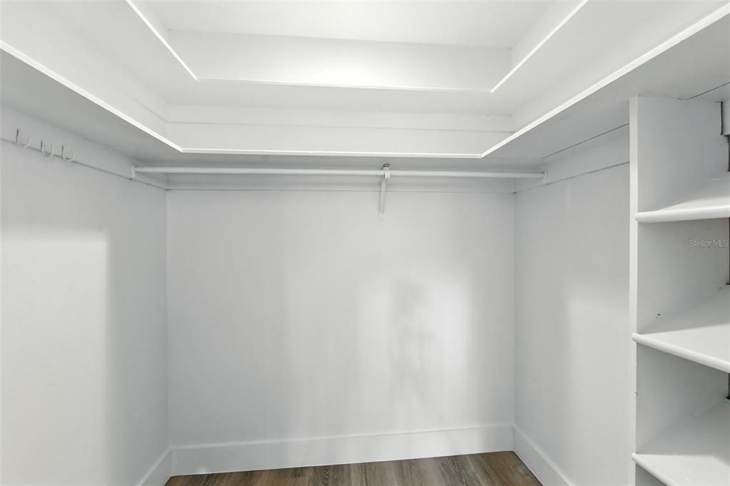 合同活跃: $559,000 (3 贝兹, 2 浴室, 1905 平方英尺)