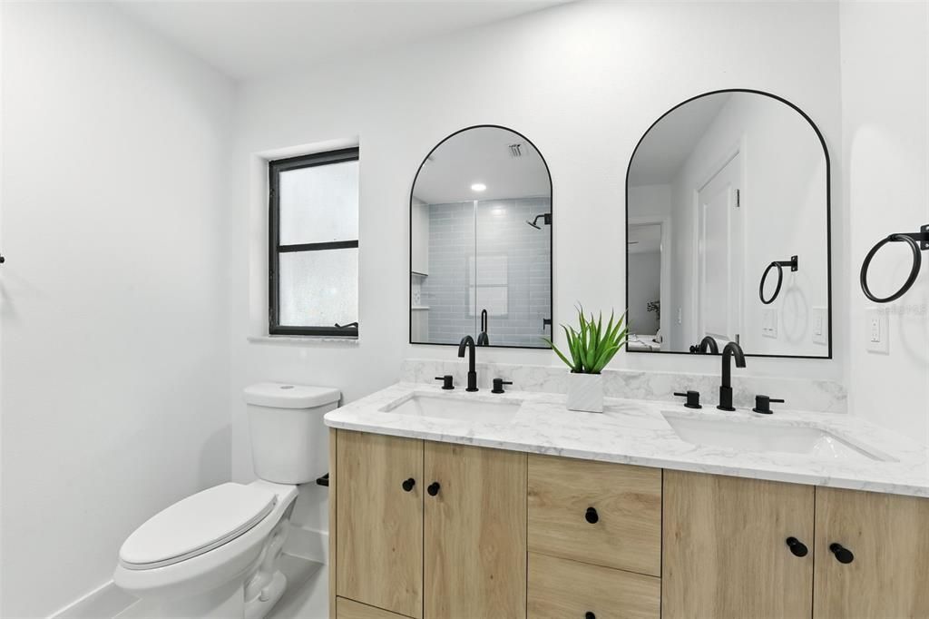 合同活跃: $559,000 (3 贝兹, 2 浴室, 1905 平方英尺)