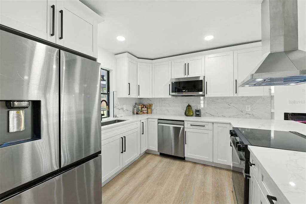 合同活跃: $559,000 (3 贝兹, 2 浴室, 1905 平方英尺)