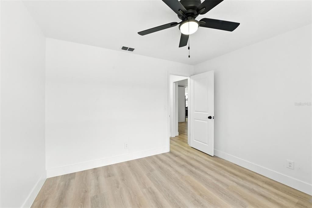 合同活跃: $559,000 (3 贝兹, 2 浴室, 1905 平方英尺)