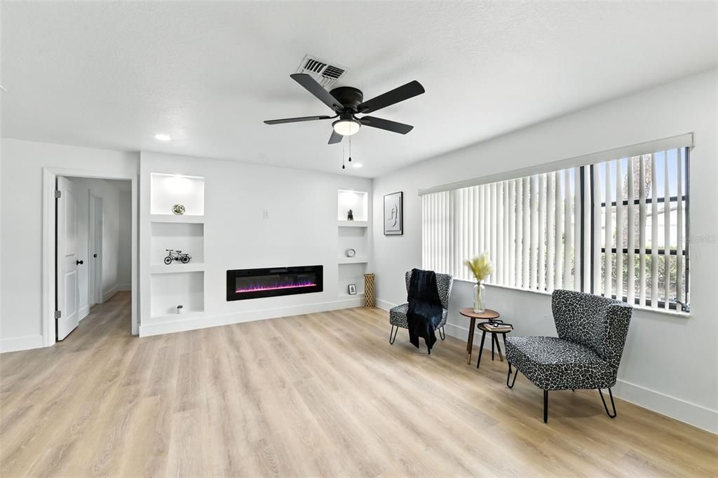 合同活跃: $559,000 (3 贝兹, 2 浴室, 1905 平方英尺)