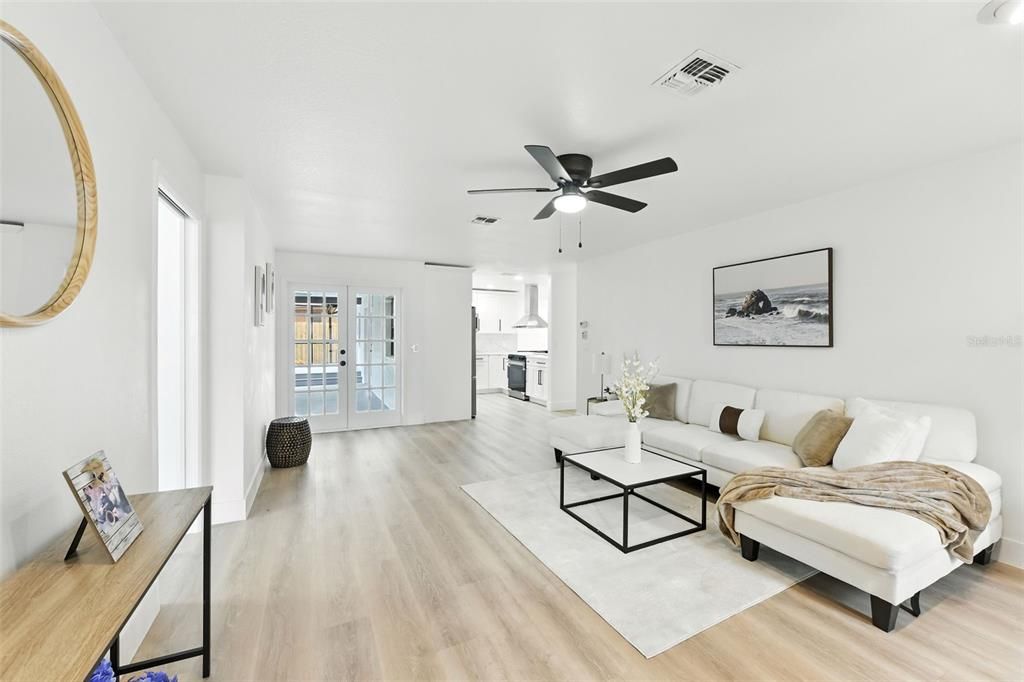 合同活跃: $559,000 (3 贝兹, 2 浴室, 1905 平方英尺)