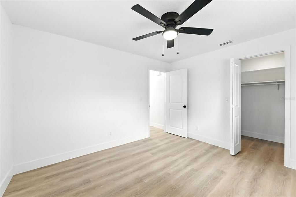 合同活跃: $559,000 (3 贝兹, 2 浴室, 1905 平方英尺)