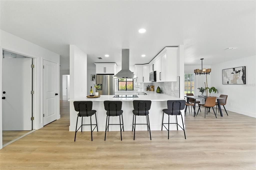 合同活跃: $559,000 (3 贝兹, 2 浴室, 1905 平方英尺)