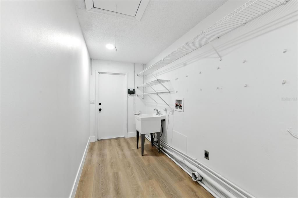 合同活跃: $559,000 (3 贝兹, 2 浴室, 1905 平方英尺)