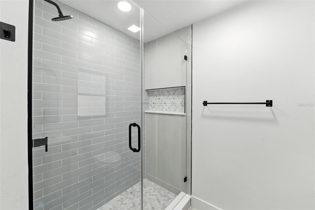 合同活跃: $559,000 (3 贝兹, 2 浴室, 1905 平方英尺)