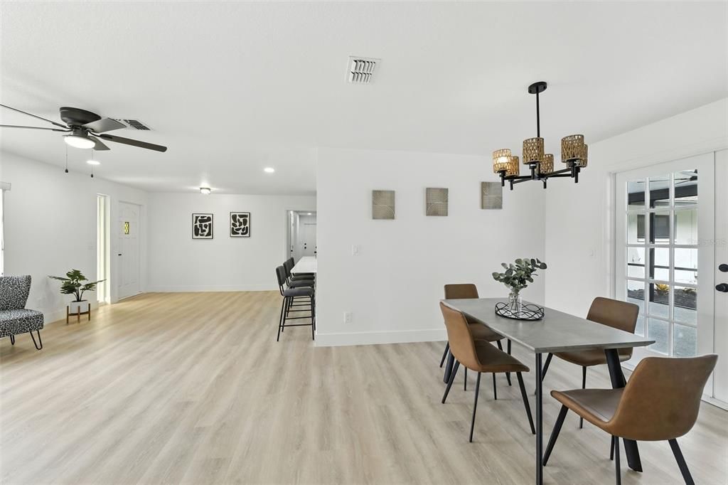 合同活跃: $559,000 (3 贝兹, 2 浴室, 1905 平方英尺)