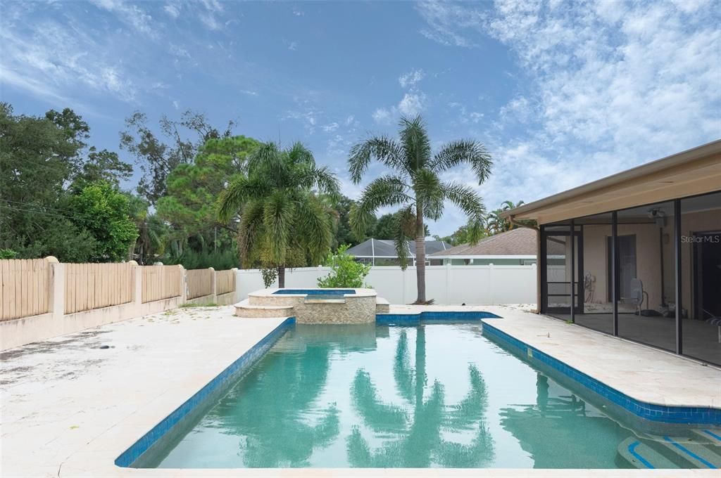 Под контрактом: $450,000 (3 спален, 2 ванн, 1760 Квадратных фут)