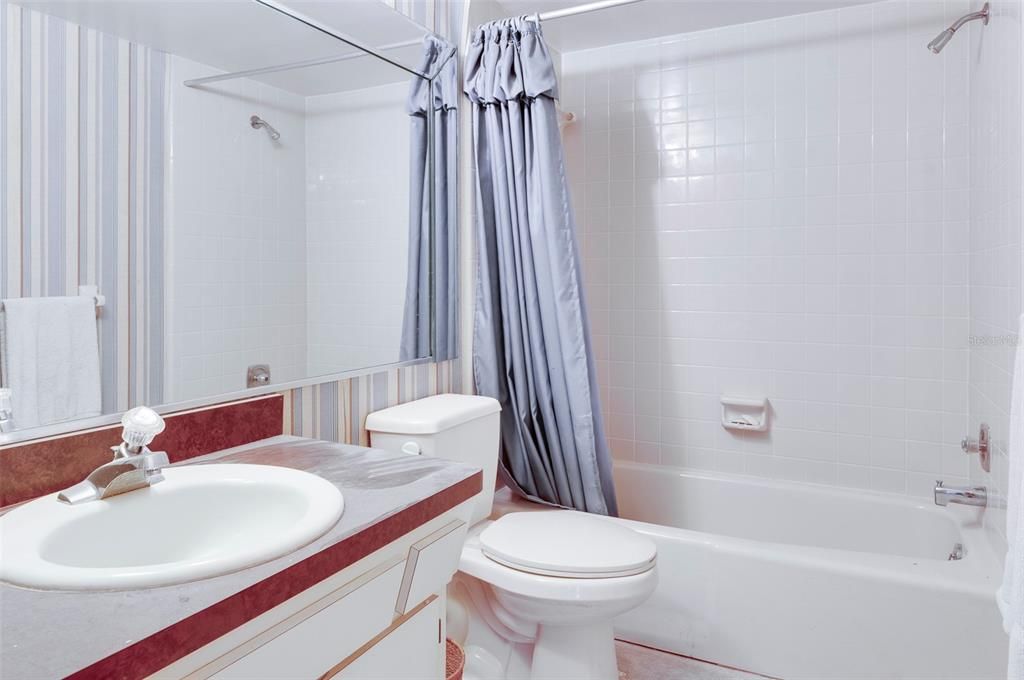 Под контрактом: $450,000 (3 спален, 2 ванн, 1760 Квадратных фут)