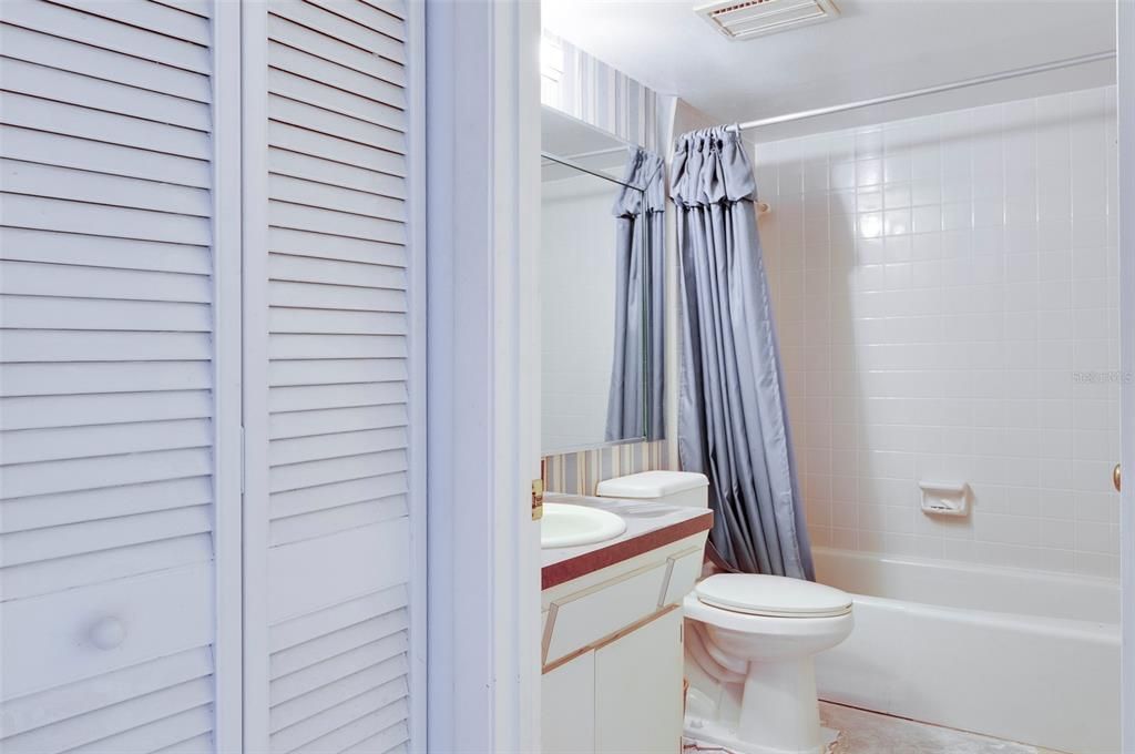 Под контрактом: $450,000 (3 спален, 2 ванн, 1760 Квадратных фут)