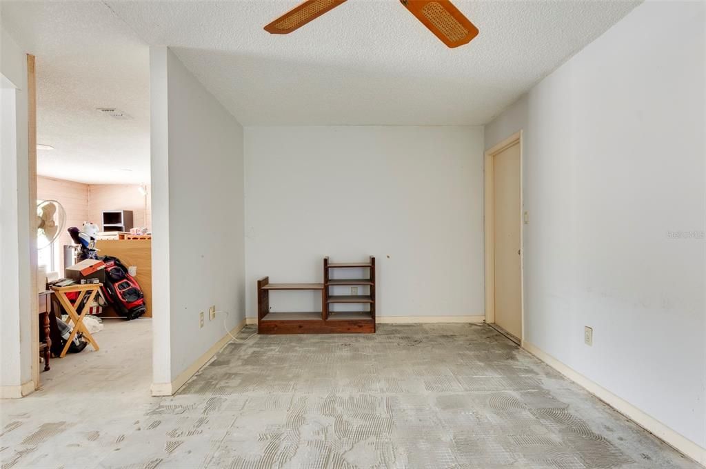 Под контрактом: $450,000 (3 спален, 2 ванн, 1760 Квадратных фут)