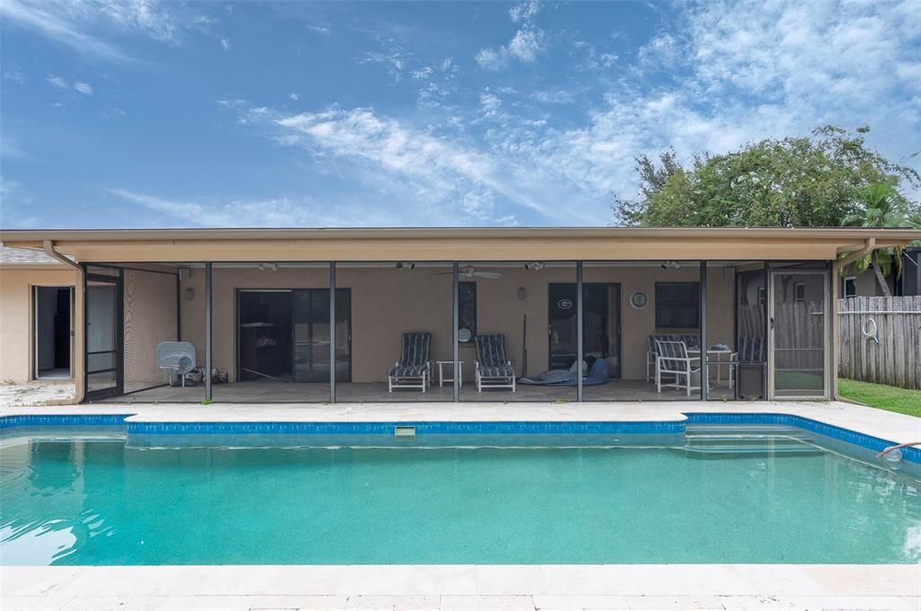 Под контрактом: $450,000 (3 спален, 2 ванн, 1760 Квадратных фут)