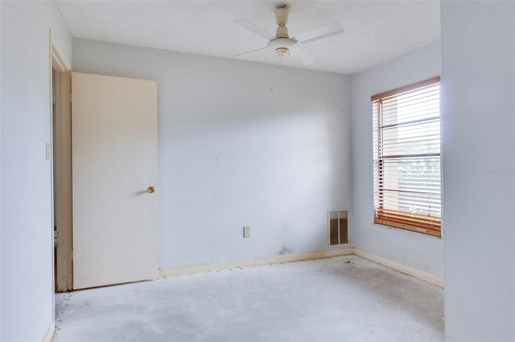 Под контрактом: $450,000 (3 спален, 2 ванн, 1760 Квадратных фут)