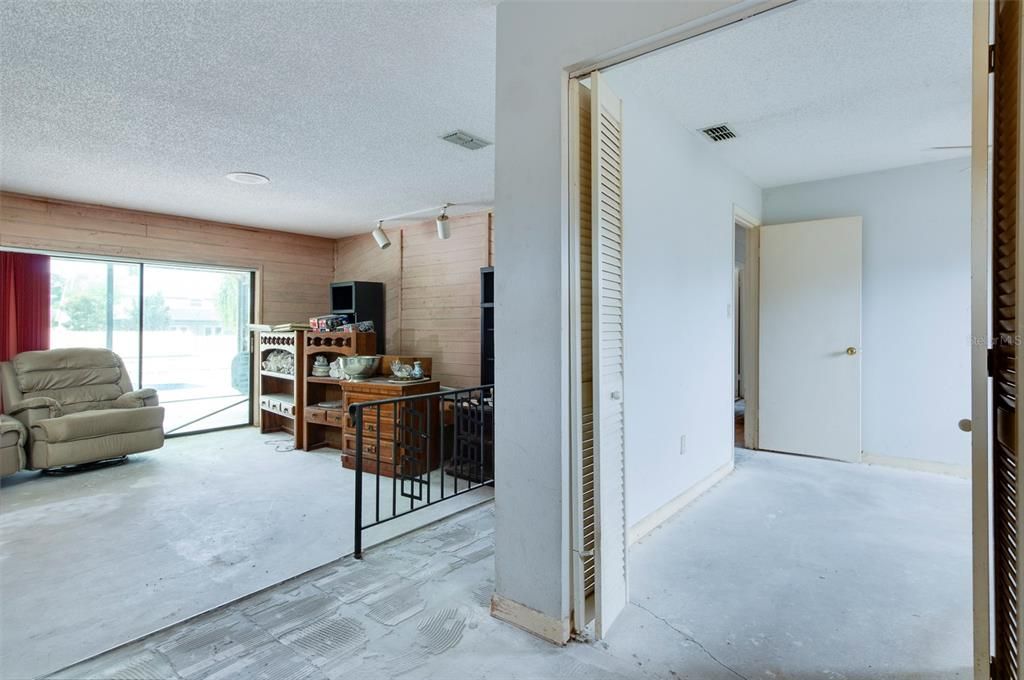 Под контрактом: $450,000 (3 спален, 2 ванн, 1760 Квадратных фут)