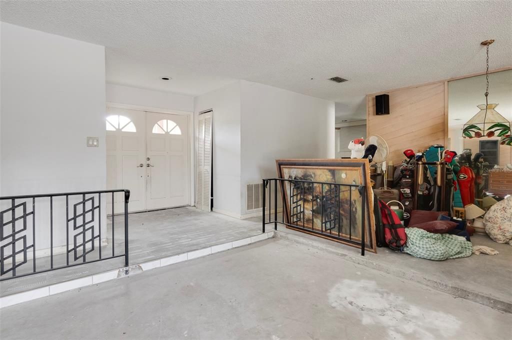 Под контрактом: $450,000 (3 спален, 2 ванн, 1760 Квадратных фут)